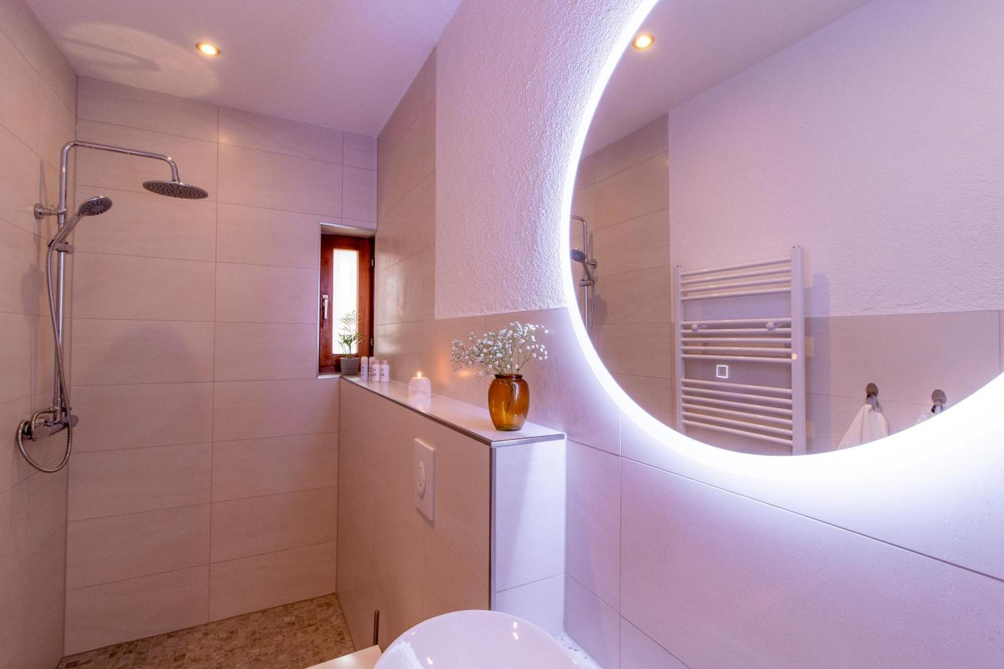 Stilvolles City-Apartment I Netflix I Wlan L Stellplatz I Zentral Schwarzenberg  Exterior photo