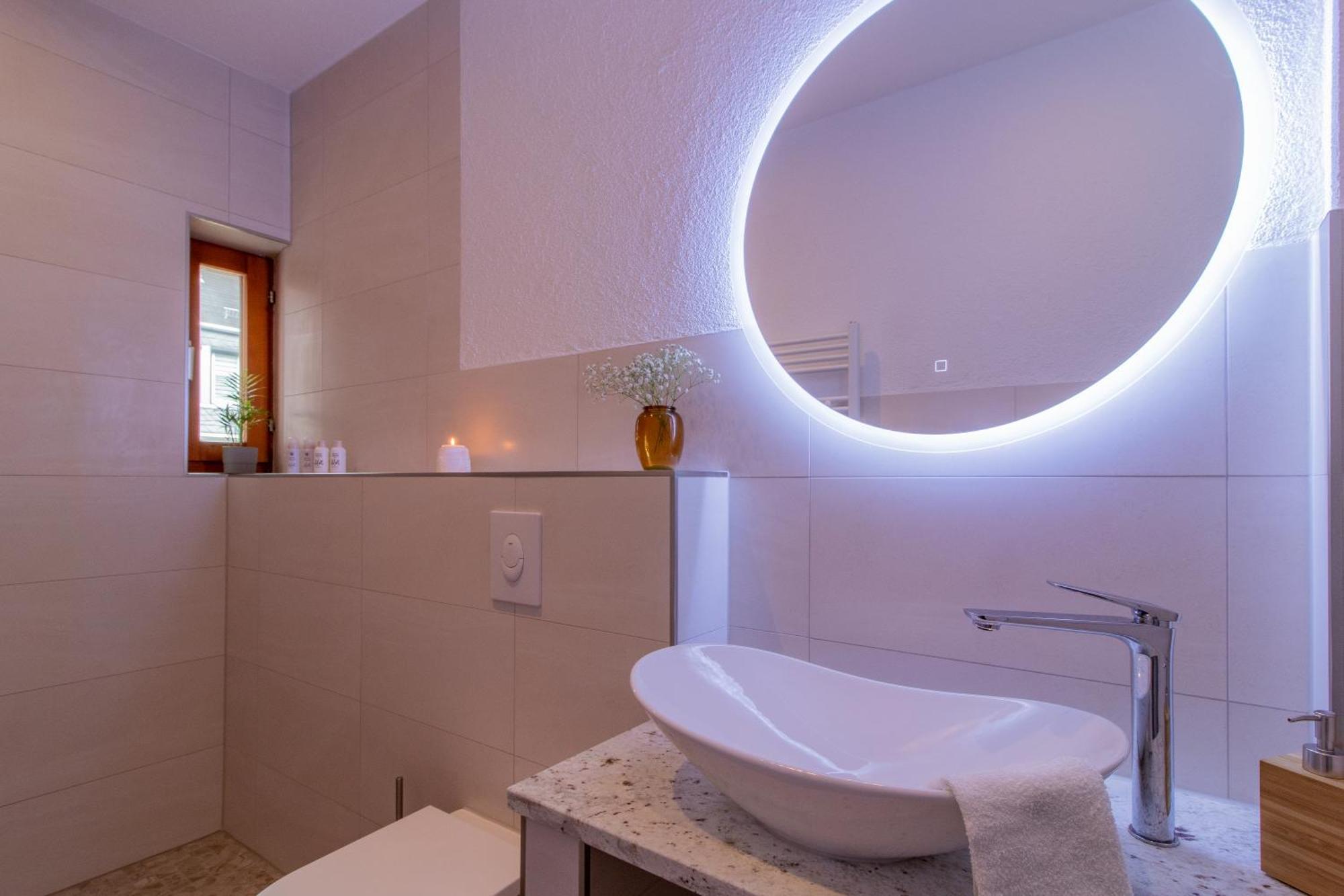 Stilvolles City-Apartment I Netflix I Wlan L Stellplatz I Zentral Schwarzenberg  Exterior photo